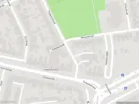 Brandweer met grote spoed naar de Platanenstraat in Almelo vanwege voertuigbrand