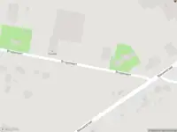 Ambulance, brandweer en politie met grote spoed naar de Brugsevaart in Oostburg vanwege grote brand