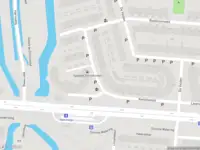 Brandweer met grote spoed naar de De Velden in Schiedam vanwege afhijsen patient