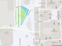 Brandweer met grote spoed naar de Raadhuisplein in Emmen vanwege waarnemen gaslucht