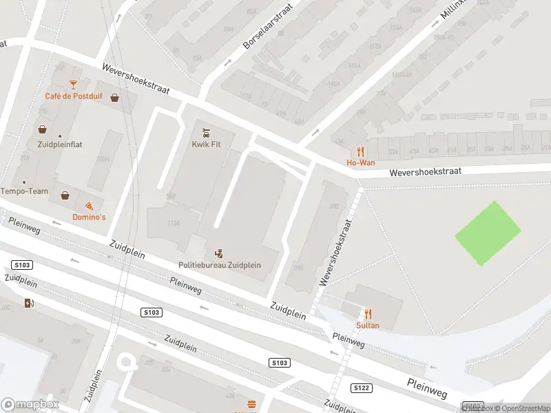 Ambulance met gepaste spoed naar de Wevershoekstraat in Rotterdam