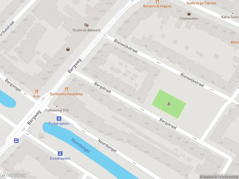 Ambulance met gepaste spoed naar de Bergstraat in Rotterdam