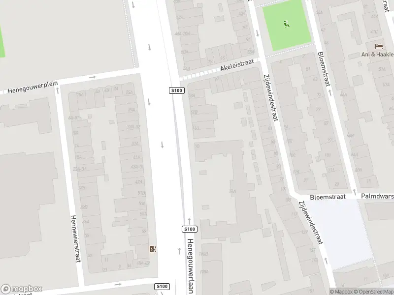 Ambulance met gepaste spoed naar de Henegouwerlaan in Rotterdam