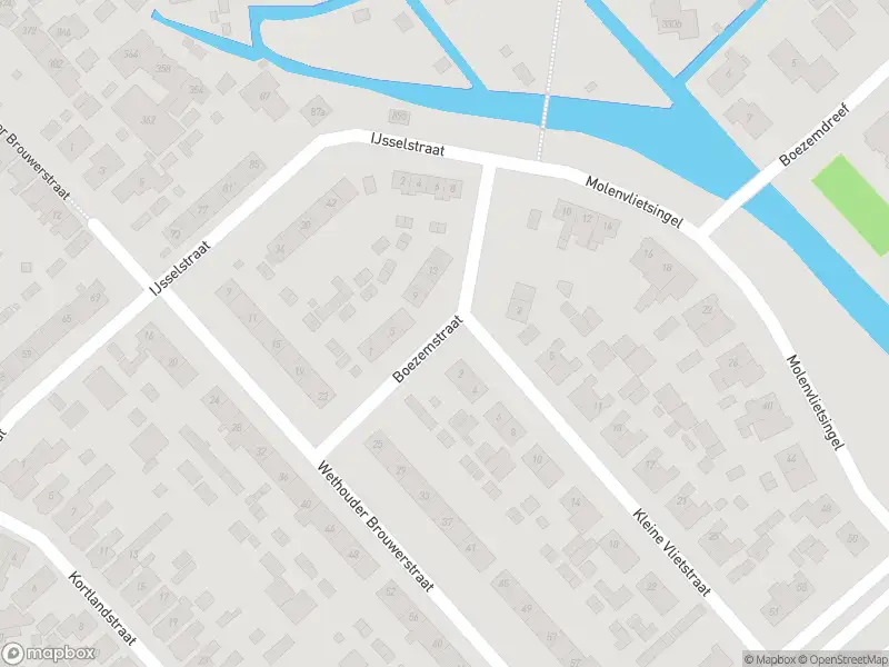 Ambulance met gepaste spoed naar de Boezemstraat in Krimpen aan den IJssel