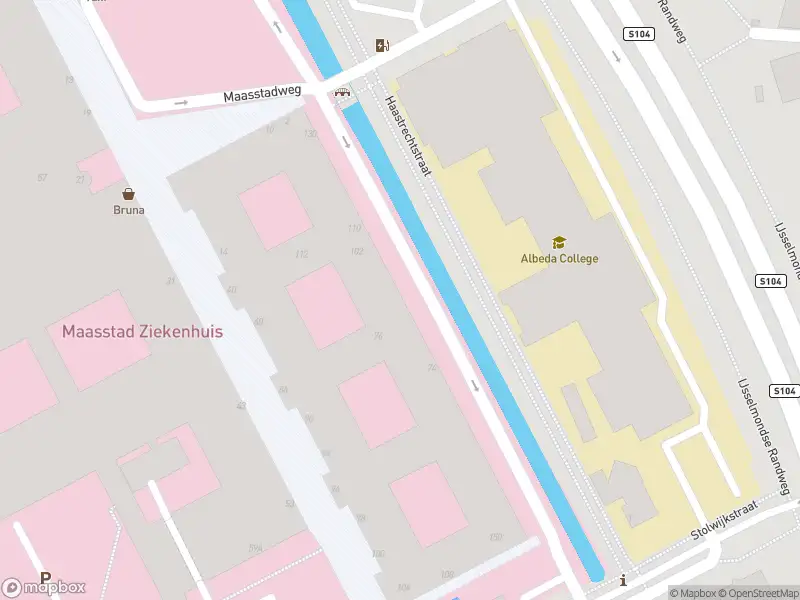 Ambulance met grote spoed naar de Haastrechtstraat in Rotterdam