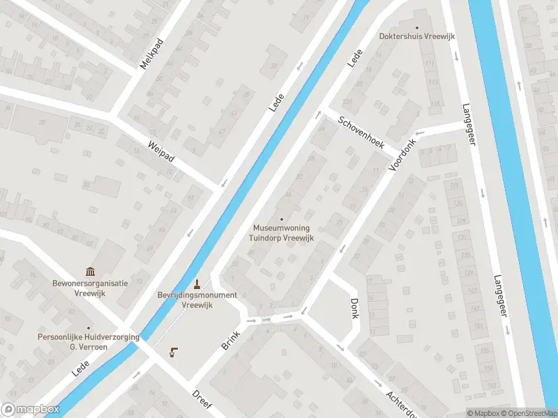 Ambulance met grote spoed naar de Lede in Rotterdam