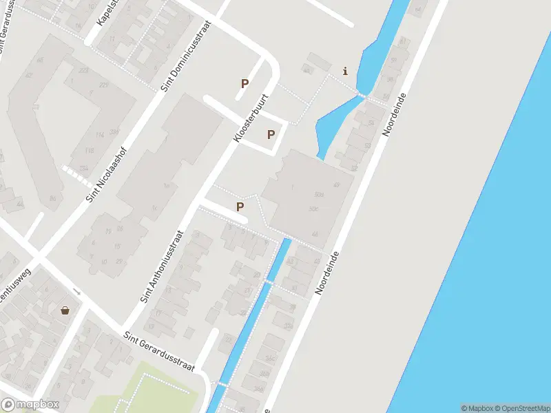 Ambulance met gepaste spoed naar de Kloosterbuurt in Volendam