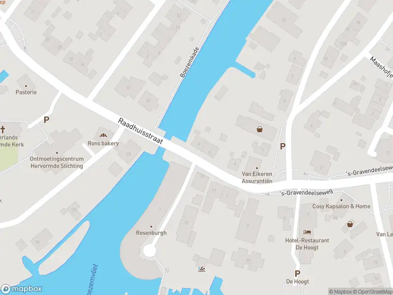 Ambulance met gepaste spoed naar de Raadhuisstraat in Maasdam