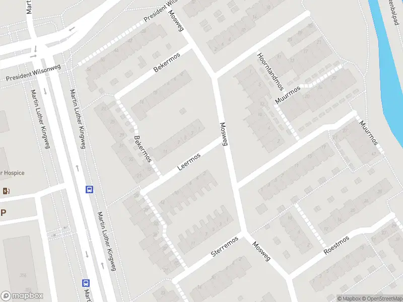 Ambulance met grote spoed naar de Leermos in Rotterdam