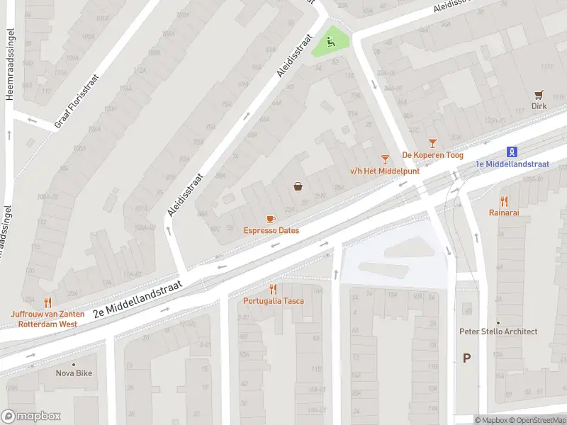 Ambulance met grote spoed naar de Middellandplein in Rotterdam