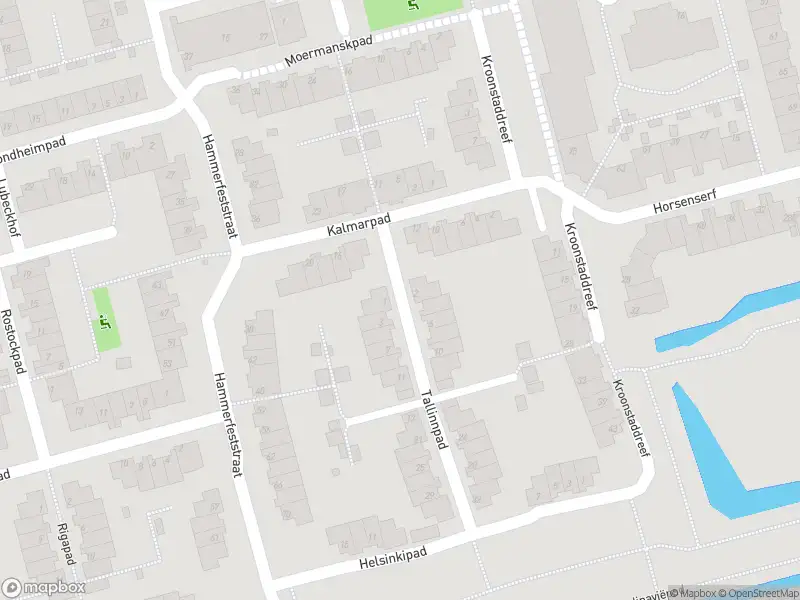 Ambulance met grote spoed naar de Tallinnpad in Rotterdam