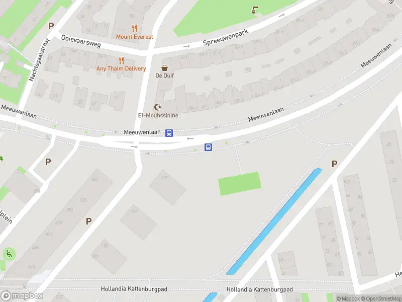 Ambulance met grote spoed naar de IJplein in Amsterdam