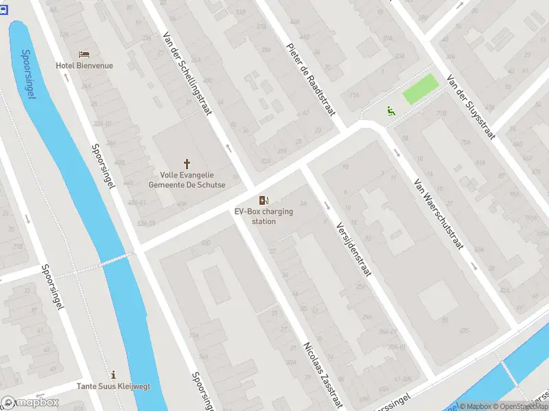 Ambulance met grote spoed naar de Stationssingel in Rotterdam