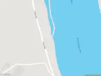 Ambulance met grote spoed naar de Polderdijk in Maasdam