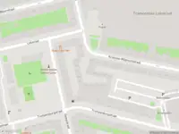 Ambulance met gepaste spoed naar de Waverstraat in Amsterdam