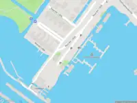 Brandweer met grote spoed naar de Noorder IJdijk in Amsterdam