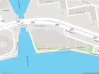 Ambulance met grote spoed naar de Maasboulevard in Rotterdam