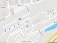 Ambulance met grote spoed naar de Capelsebrugpad in Rotterdam