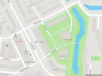 Ambulance met grote spoed naar de Lindepark in Amstelveen