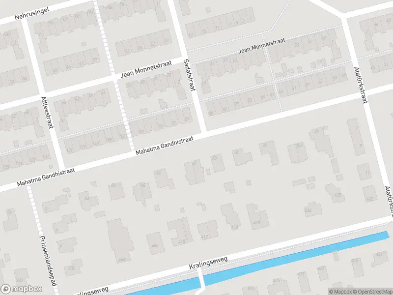 Ambulance met gepaste spoed naar de Mahatma Gandhistraat in Rotterdam