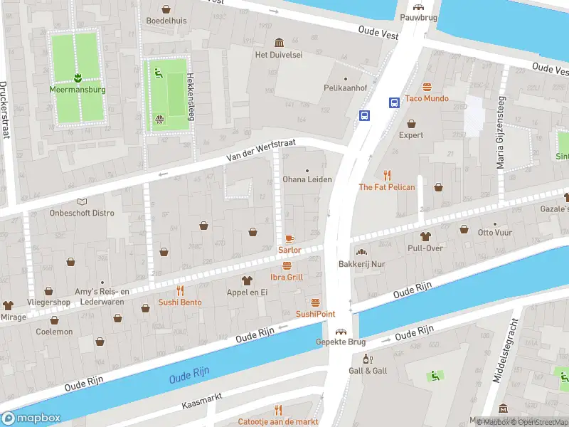 Ambulance met gepaste spoed naar de Legewerfsteeg in Leiden