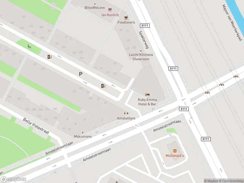 Ambulance met grote spoed naar de Amstelvlietstraat in Amsterdam