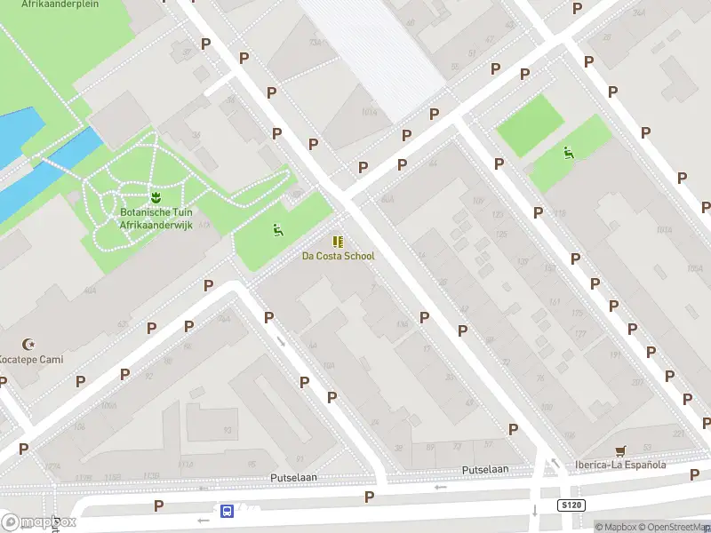 Ambulance met grote spoed naar de Johannes-Brandstraat in Rotterdam