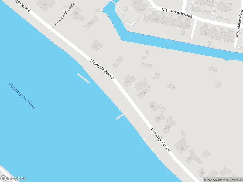 Ambulance met grote spoed naar de IJsseldijk-Noord in Ouderkerk aan den IJssel