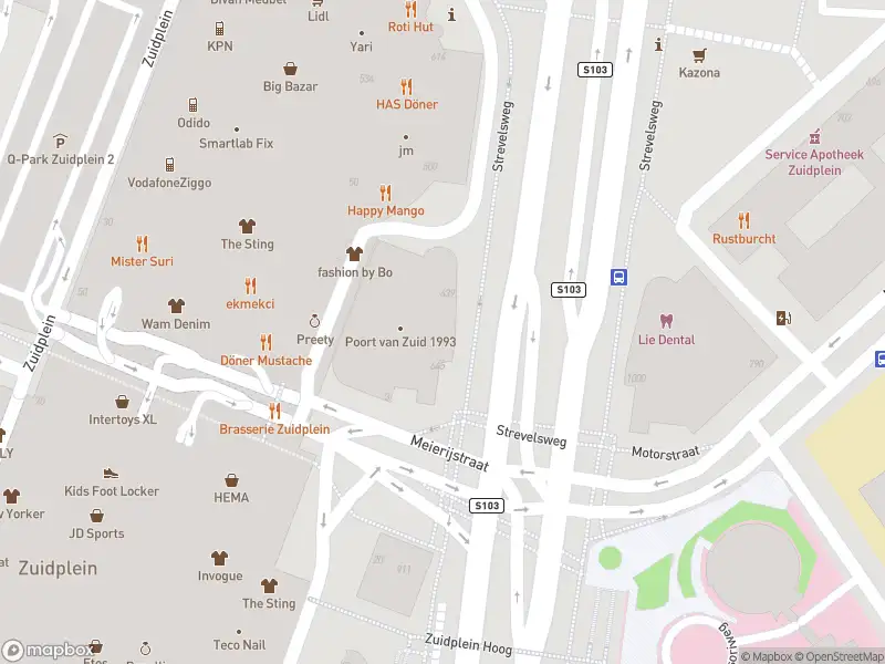 Ambulance met grote spoed naar de Strevelsweg in Rotterdam