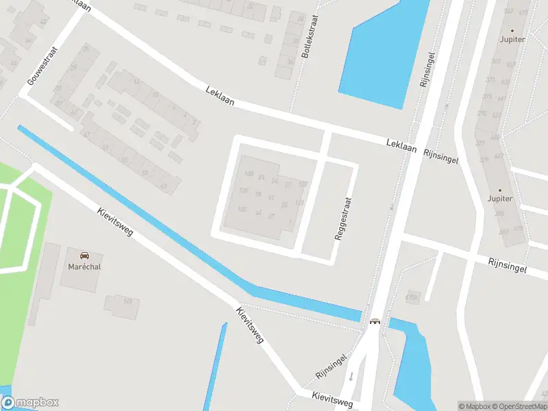 Ambulance met grote spoed naar de Reggestraat in Ridderkerk