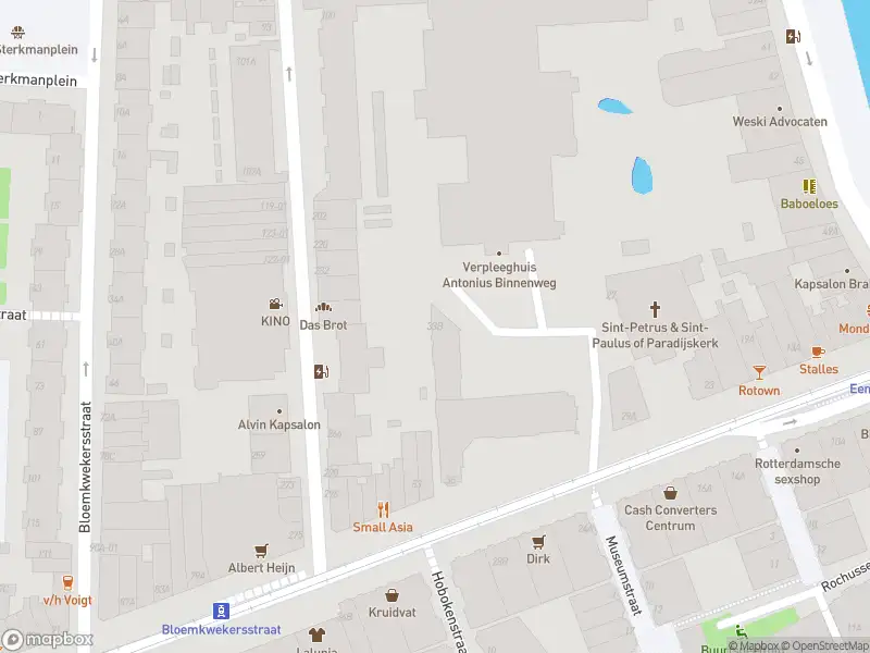 Ambulance met grote spoed naar de Nieuwe Binnenweg in Rotterdam