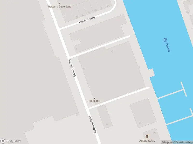 Ambulance met gepaste spoed naar de Ondernemingsweg in Alphen aan den Rijn