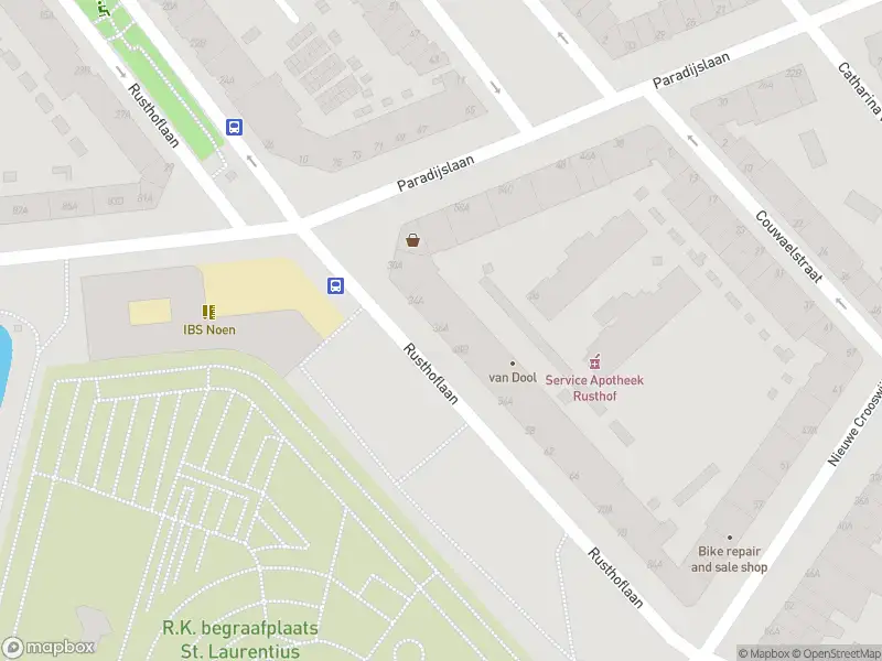 Ambulance met grote spoed naar de Rusthoflaan in Rotterdam