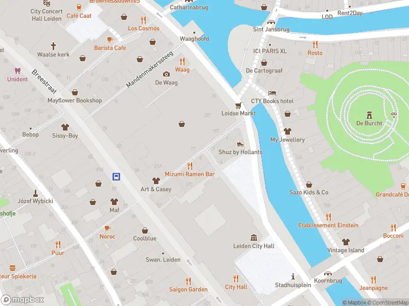 Ambulance met gepaste spoed naar de Maarsmansteeg in Leiden