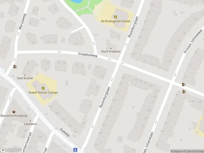 Ambulance met gepaste spoed naar de Rozenburglaan in Rotterdam