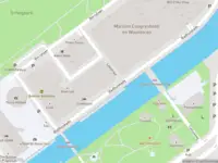 Ambulance met grote spoed naar de Badhuiskade in Amsterdam