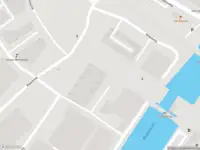 Ambulance met grote spoed naar de Maasweg in Maassluis