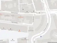 Brandweer met grote spoed naar de Wycker Brugstraat in Maastricht vanwege gebouwbrand