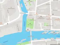 Ambulance met gepaste spoed naar de Park de Put in Leiden