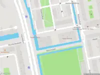 Brandweer met grote spoed naar de Koddesteeg in Leiden vanwege stankoverlast