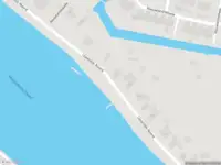 Ambulance met grote spoed naar de IJsseldijk-Noord in Ouderkerk aan den IJssel