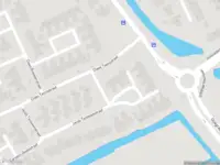 Ambulance met grote spoed naar de Bouwen Loenstraat in Edam