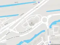 Ambulance met grote spoed naar de Burgemeester Van Dijklaan in Capelle aan den IJssel