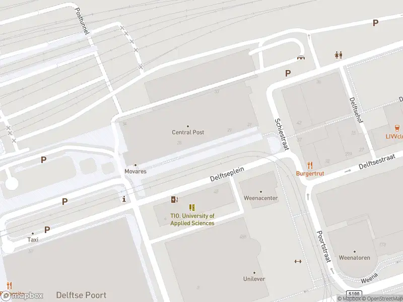 Ambulance met gepaste spoed naar de Delftseplein in Rotterdam