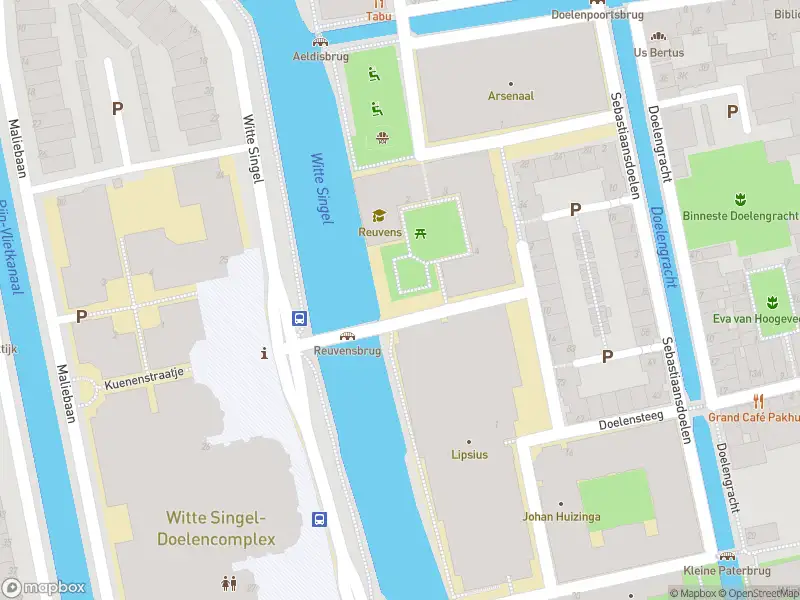 Ambulance met gepaste spoed naar de Vrijheidslaan in Leiden
