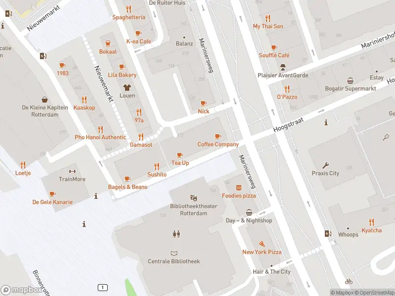 Ambulance met grote spoed naar de Hoogstraat in Rotterdam