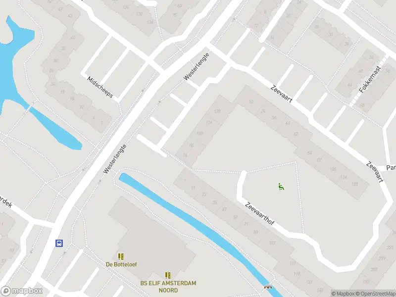 Ambulance met grote spoed naar de Overslag in Amsterdam