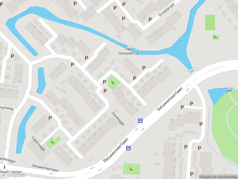 Ambulance met grote spoed naar de Voszegge in Leiden