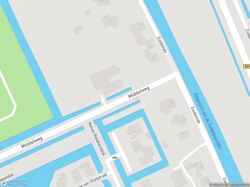 Politie met grote spoed naar de Middelweg in Zevenhuizen vanwege voertuigen te water