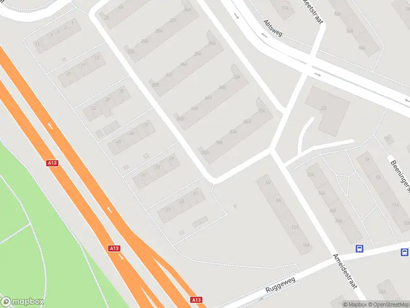 Ambulance met gepaste spoed naar de Kedichemstraat in Rotterdam